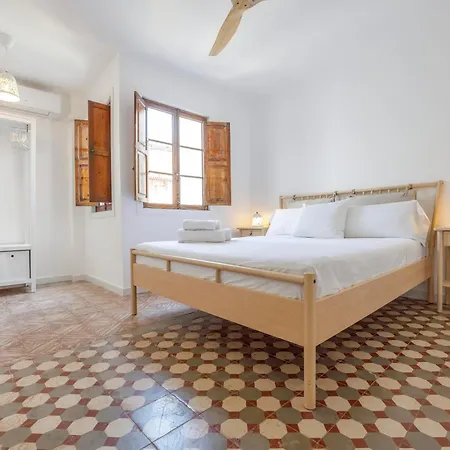 Casa de Férias Artisan Haven: El Cabanyal Oasis *