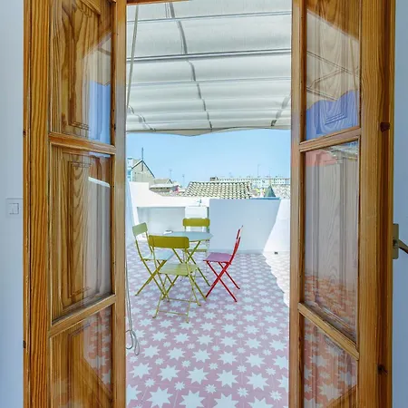 Artisan Haven: El Cabanyal Oasis Feriehus