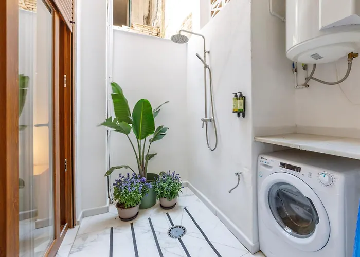 Artisan Haven: El Cabanyal Oasis * Valencia
