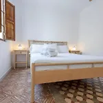 Artisan Haven: El Cabanyal Oasis