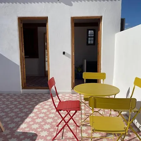 Artisan Haven: El Cabanyal Oasis *