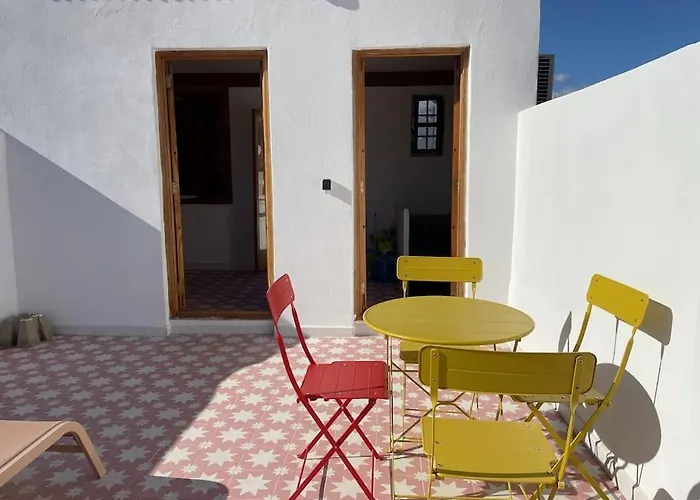 Artisan Haven: El Cabanyal Oasis *